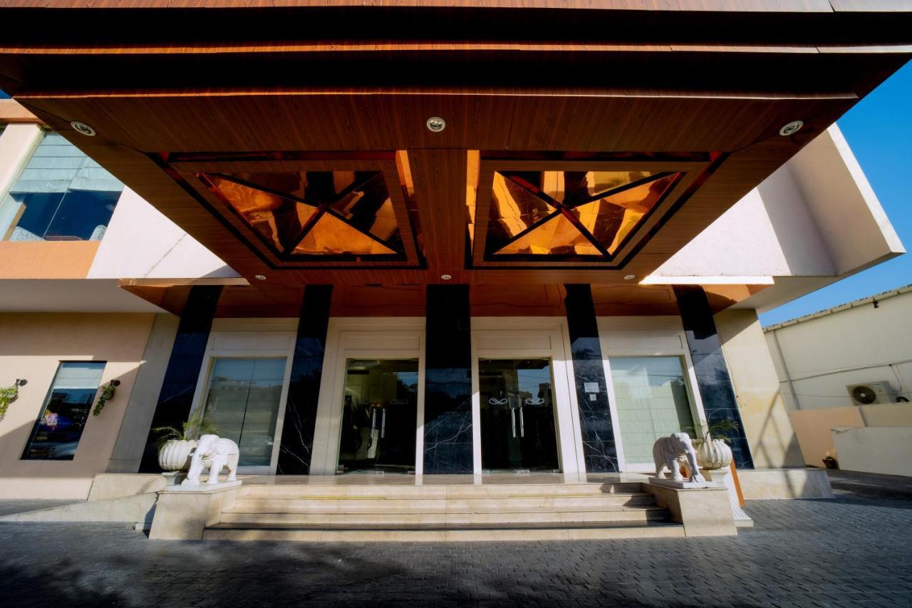 Hotel Sarovar Portico