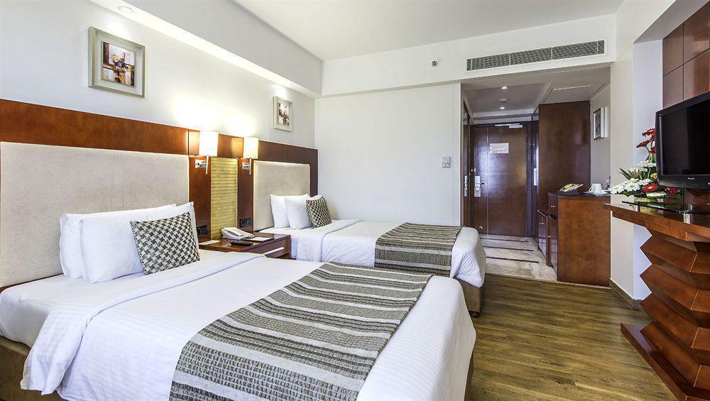 Sarovar Portico 4*